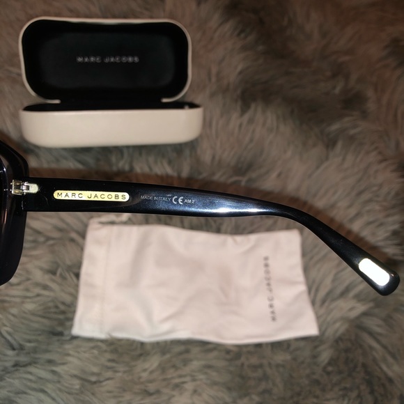 MARC JACOBS Sunglasses🖤 - Picture 5 of 7